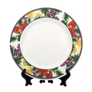 Белая тарелка под сублимаию с разноцветным ободком